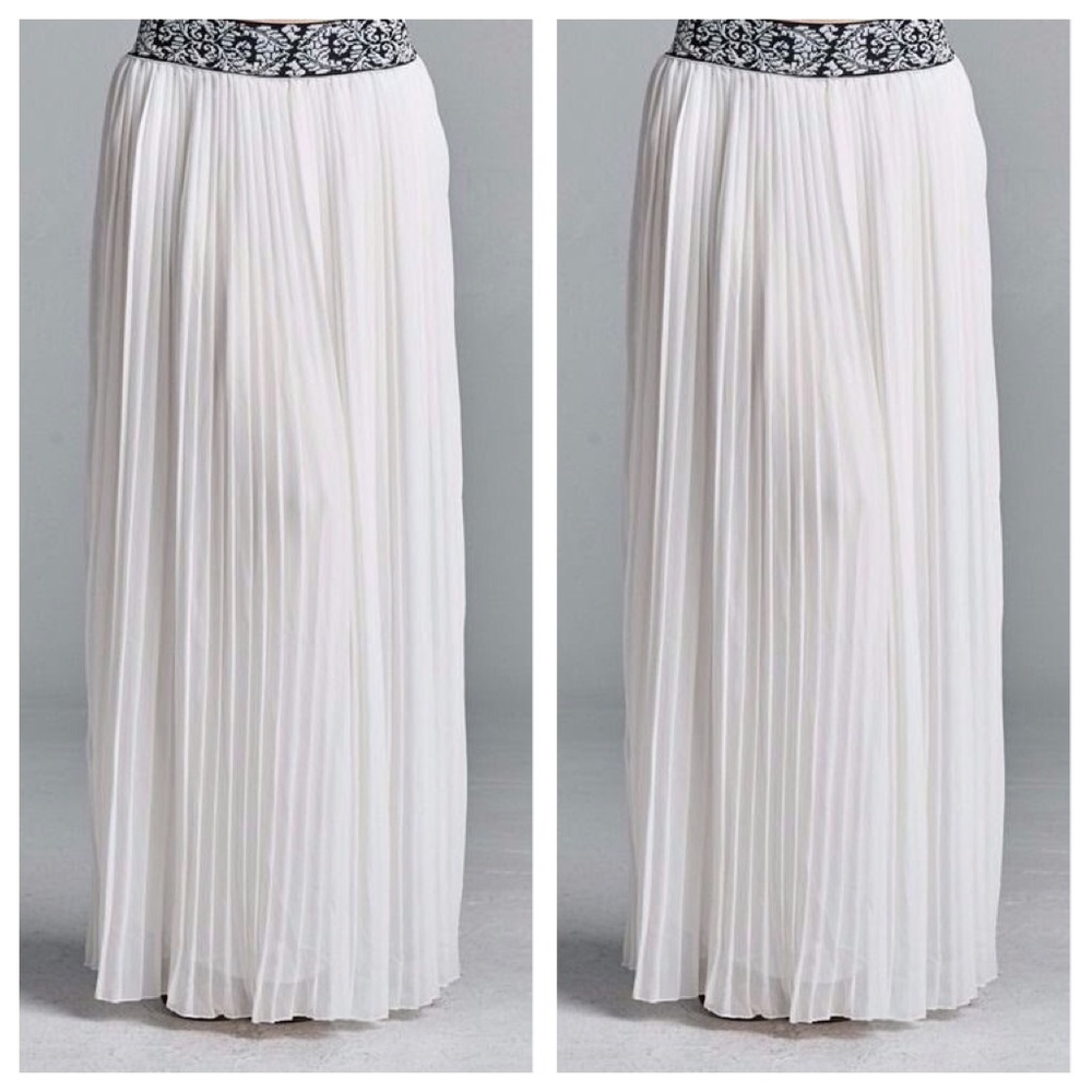 WHITE PLEATED MAXI SKIRT